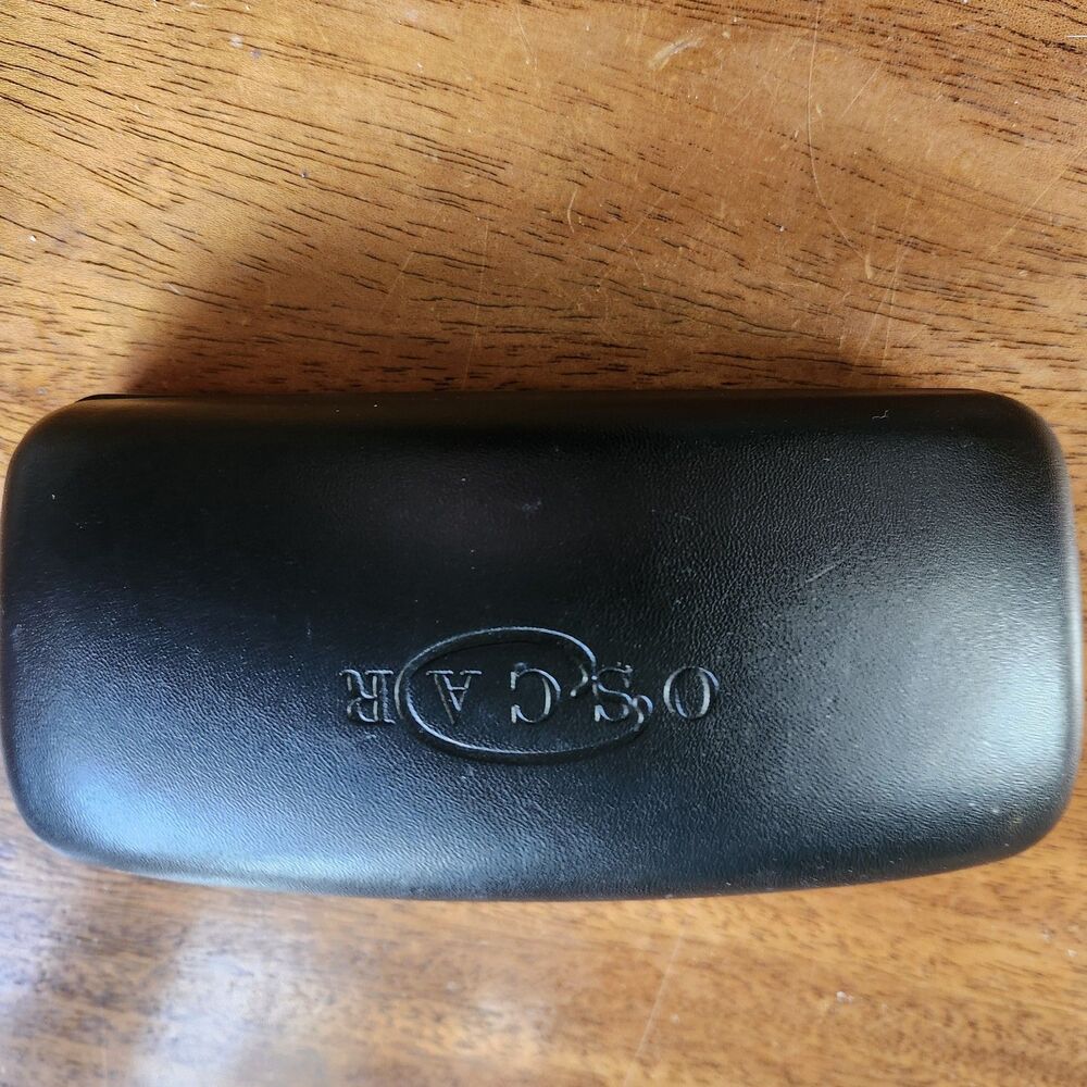 Oscar de la Renta Hard Shell Eyeglass Case Black Exterior Pink Interior